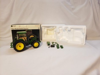 ERTL Precision Classics John Deere The Model 8400 Tractor 1:32 #5259