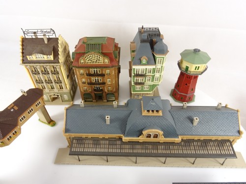 Escala N 1:160 lote de casas, estación con casas adosadas, 2 parcelas, cobertizo de locomotoras - Imagen 3 de 7