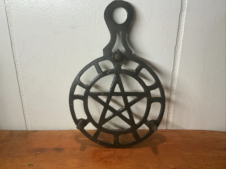 Remache PENTAGRAMA de hierro fundido vintage de 5 puntas estrella negro de 3 patas Foto 2 de 4