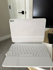 Apple iPad Magic Keyboard Folio Case White Trackpad Magnetic Stand QWERTY.