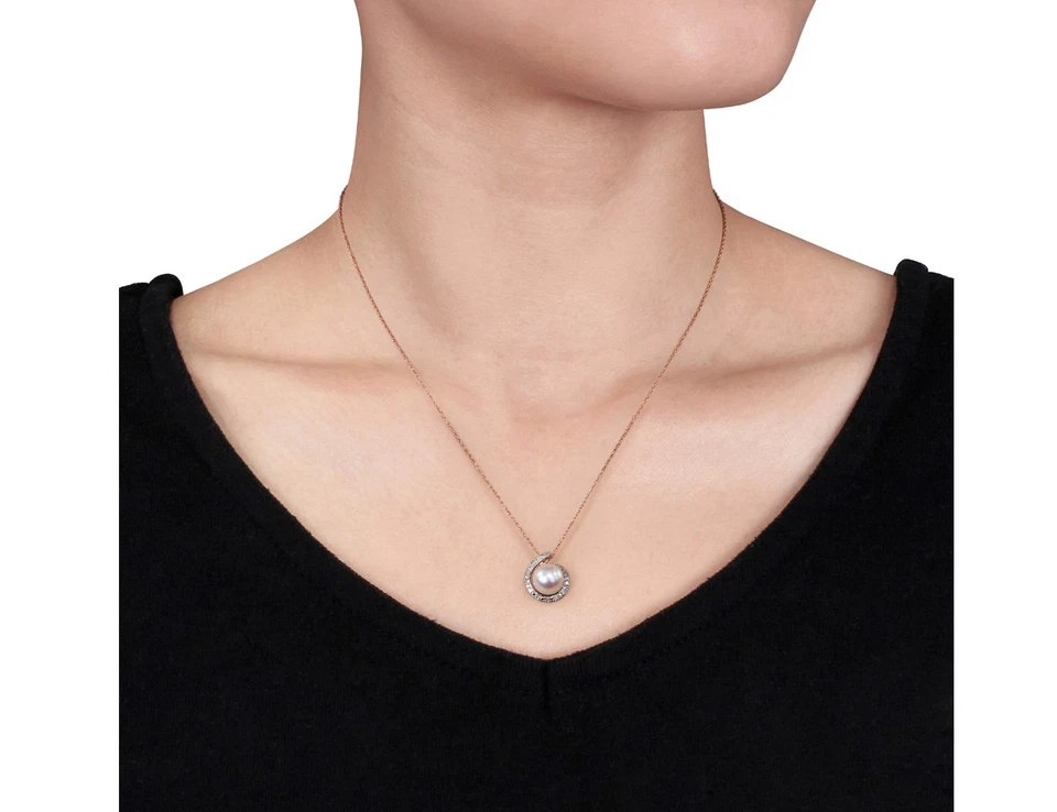 Colgante remolino de perlas de agua dulce de 8-8,5 mm de oro rosa de 14 quilates Foto 2 de 4