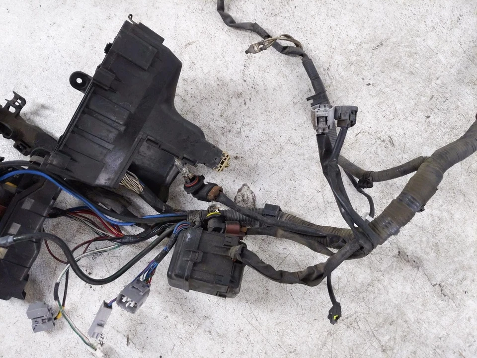 Toyota Camry Le 2001 2,2 L sala de motores caja de fusibles arnés de cables 8211533110 *cable cortado Foto 3 de 4
