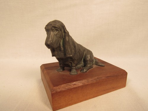 Vintage Metal BASSETT HOUND Figurine Paper Weight On Wood Base Estate Find - Picture 5 of 6