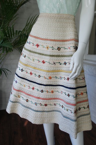 Vintage 1950's WOVEN RAFFIA & Velvet Rainbow Strip