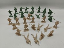 Lot Of 32 Greenbrier International Plastic Army Men