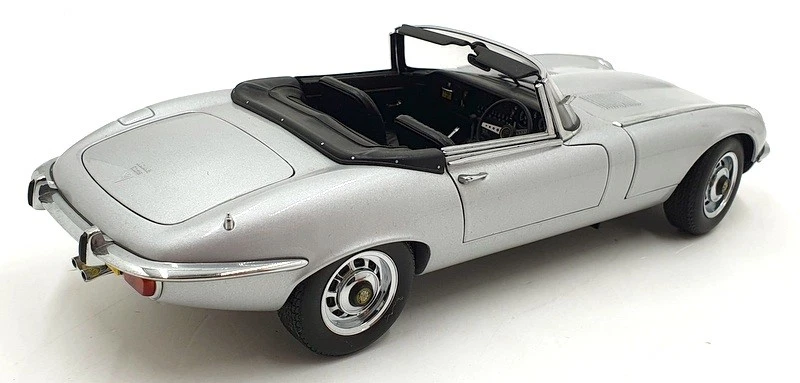 Autoart 1/18 Scale Diecast DC2425F - Jaguar E-Type Cabriolet - Silver - Image 2 of 4