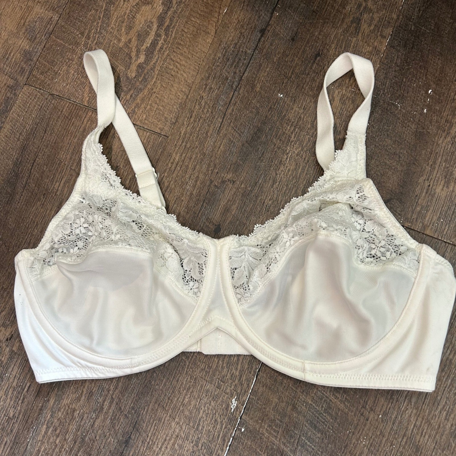 Lilyette by Bali Ivory Lace Minimizer Underwire Bra 38C 01174J PLK