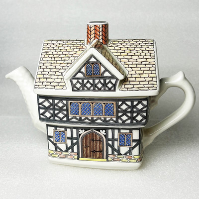 Sadler English Country Houses Tudor House Teapot 4437 1509-1547 England EUC