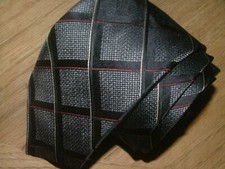 MENS JOHN W. NORDSTROM TIE 100 SILK MADE IN ITALY GRAY RED BLACK PLAIDS 0249