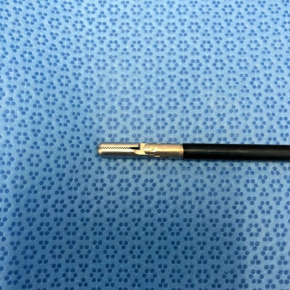 Pinza de césped monopolar giratoria aislada laparoscópica de 5 mm x 34 cm Foto 3 de 4