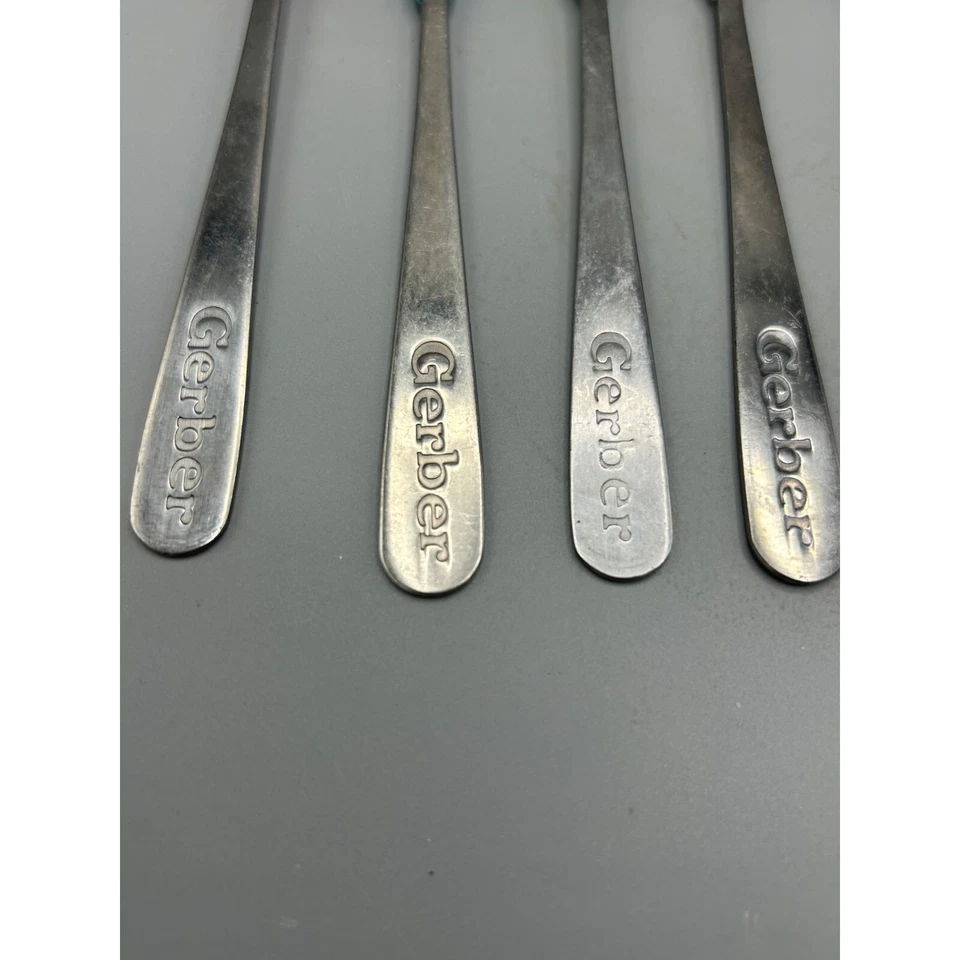 Juego de 17 cucharas infantiles Gerber & Munchkin de plástico metálico Foto 2 de 4