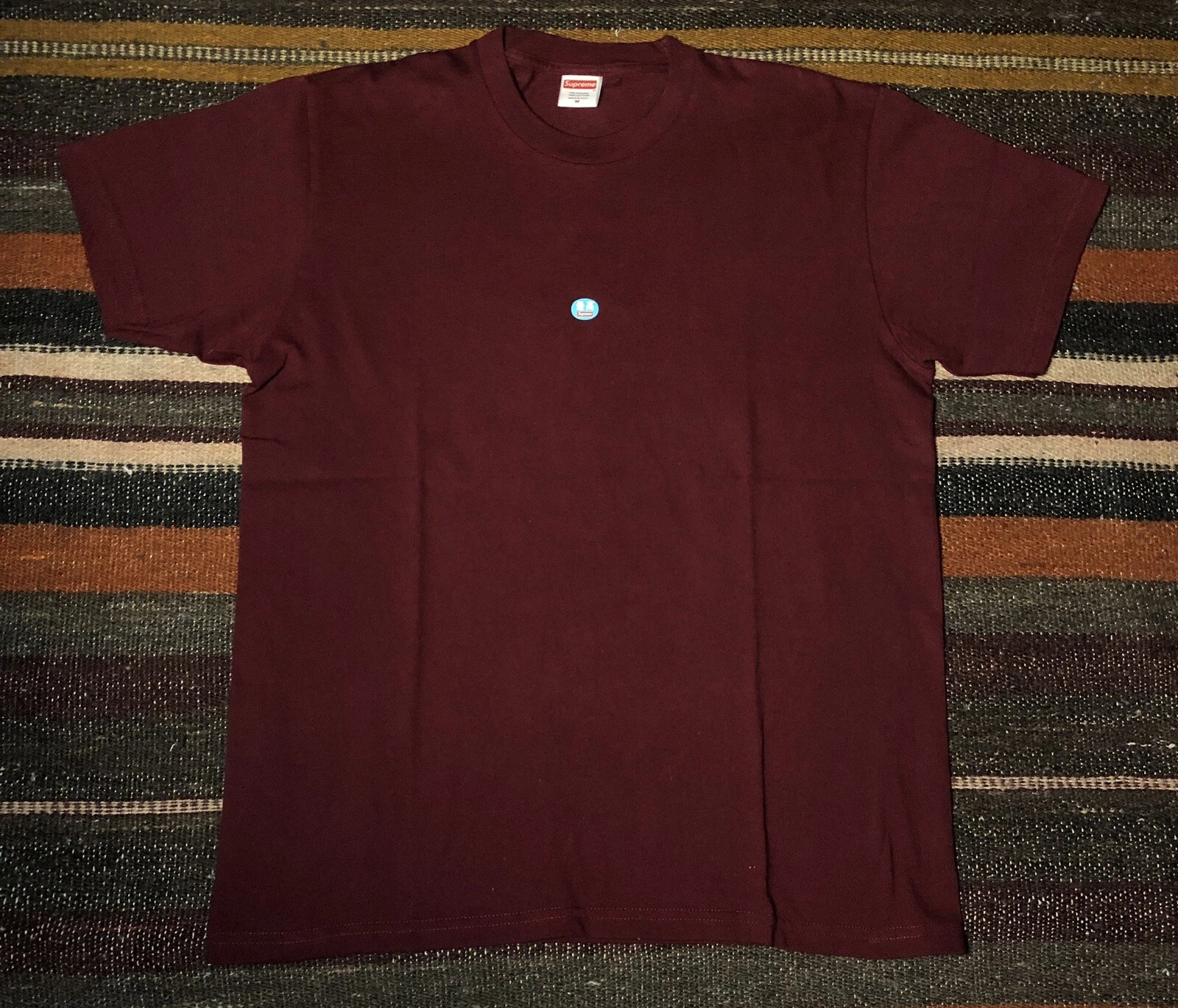 ✅ T shirt Beau Tee Sticker Suprême Bordeaux Taille M Unisexe