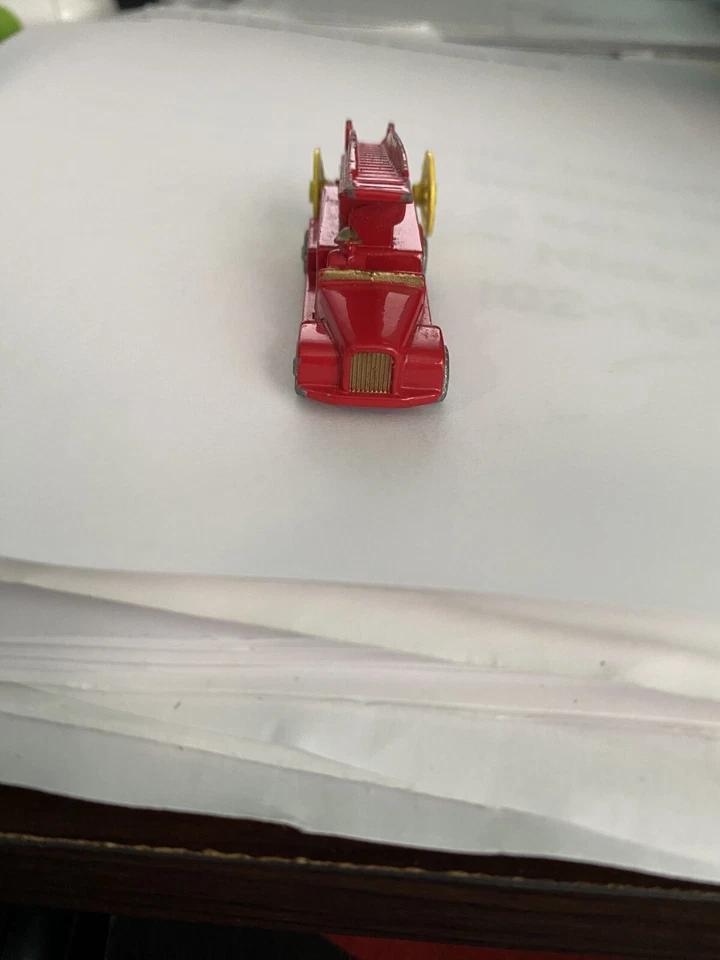 Vintage 1988 Matchbox Fire Truck-Moko Lesney- No. 9 Pre-owned - Made in China - Image 3 of 4