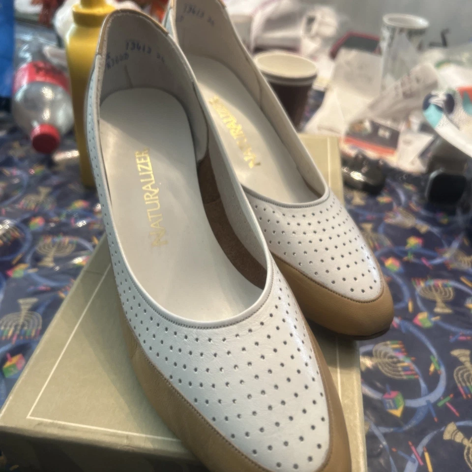 Tacones de salón vintage de cuero naturalizador para mujer talla 10 B Foto 2 de 4