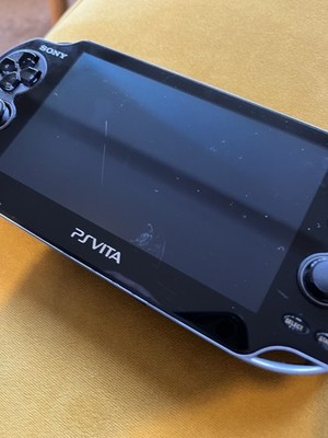 Sony PS Vita Konsole 3G+WLAN mit 128gb Speicherkarte und Spielen installiert