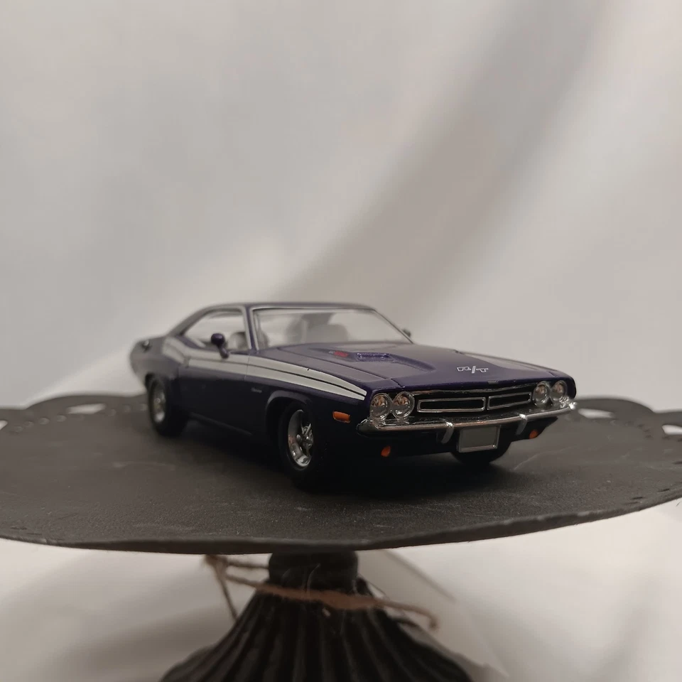 Matchbox 1971 Dodge Challenger 1:43 Muscle Car Collection With COA [1235] - Image 2 of 4