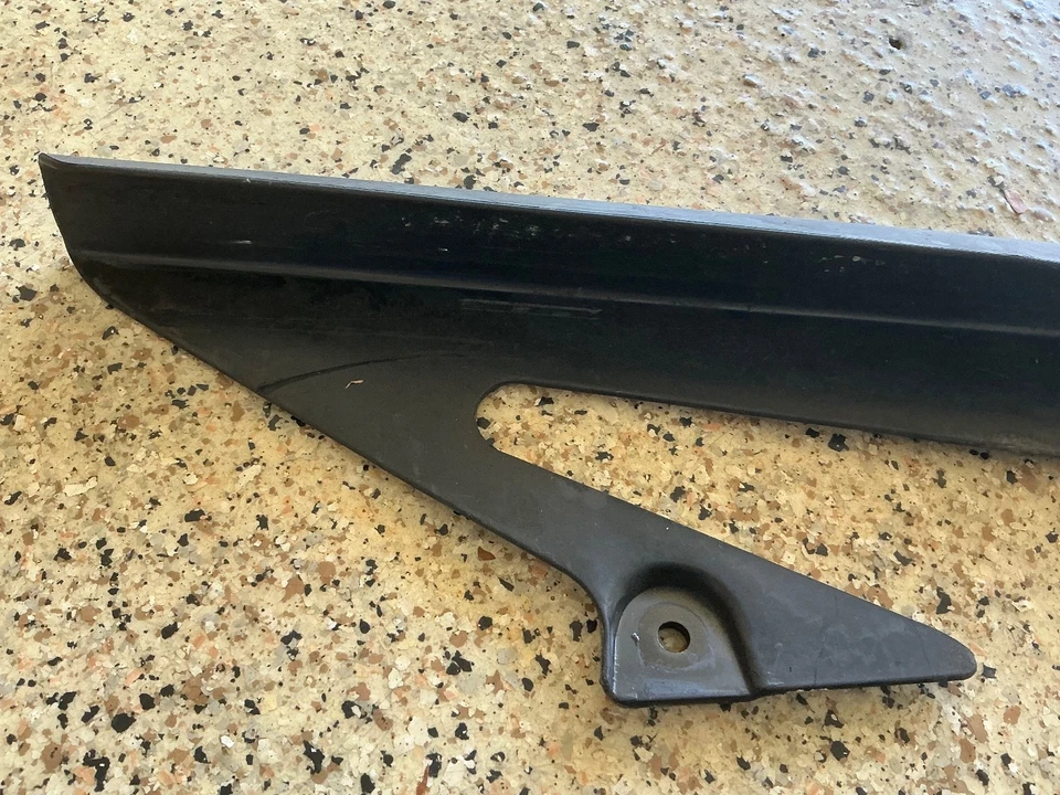 2009 Kawasaki Ninja 250R EX250J ЗАДНИЙ ПРИВОД ЦЕПЬ ЗАЩИТНЫЙ ЩИТОК - Изображение 2 из 4