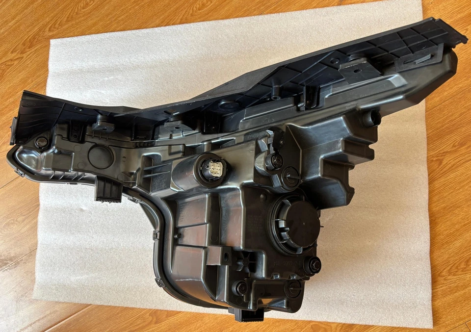 Conjunto de faros para proyector de fábrica lado derecho KIA SORENTO 2024-2025 92102R5600 Foto 4 de 4