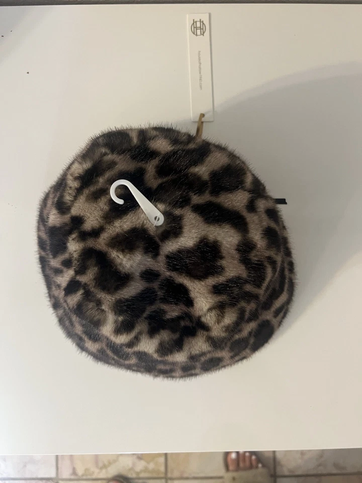 Sombrero cubo House of Harlow de piel sintética de leopardo para mujer Foto 2 de 3