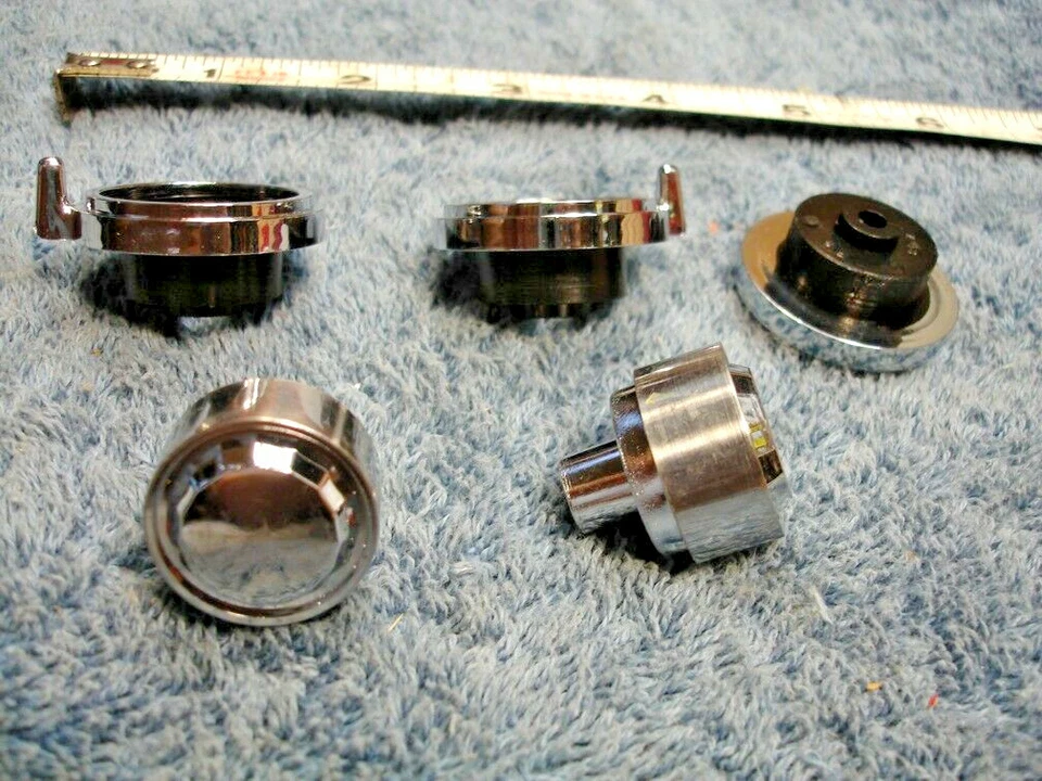 JUEGO DE PERILLAS DE RADIO DELCO 80 81 82 83 OMEGA PONTIAC PHOENIX T1000 BUICK SKYLARK  Foto 2 de 2