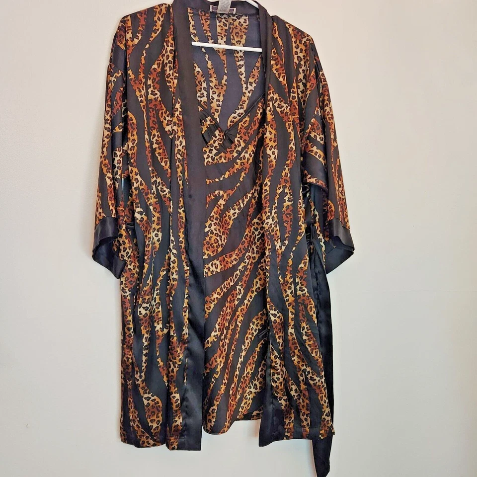De Colección Vestido Sin Mangas M Leopardo Cami Kimono Bata Privada Lujos W Mob Esposa True Crime Foto 4 de 4