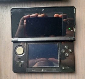 Nintendo 3DS Cosmo Black Region Free Console 16GB Tested w/ Charger & Stylus CIB