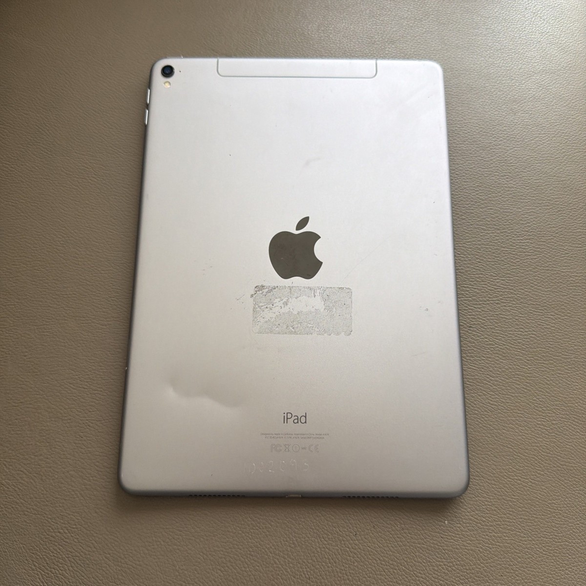 Apple iPad Pro (9.7-inch) A1674 128 GB, Wi-Fi + 4G, 9.7 in - Space