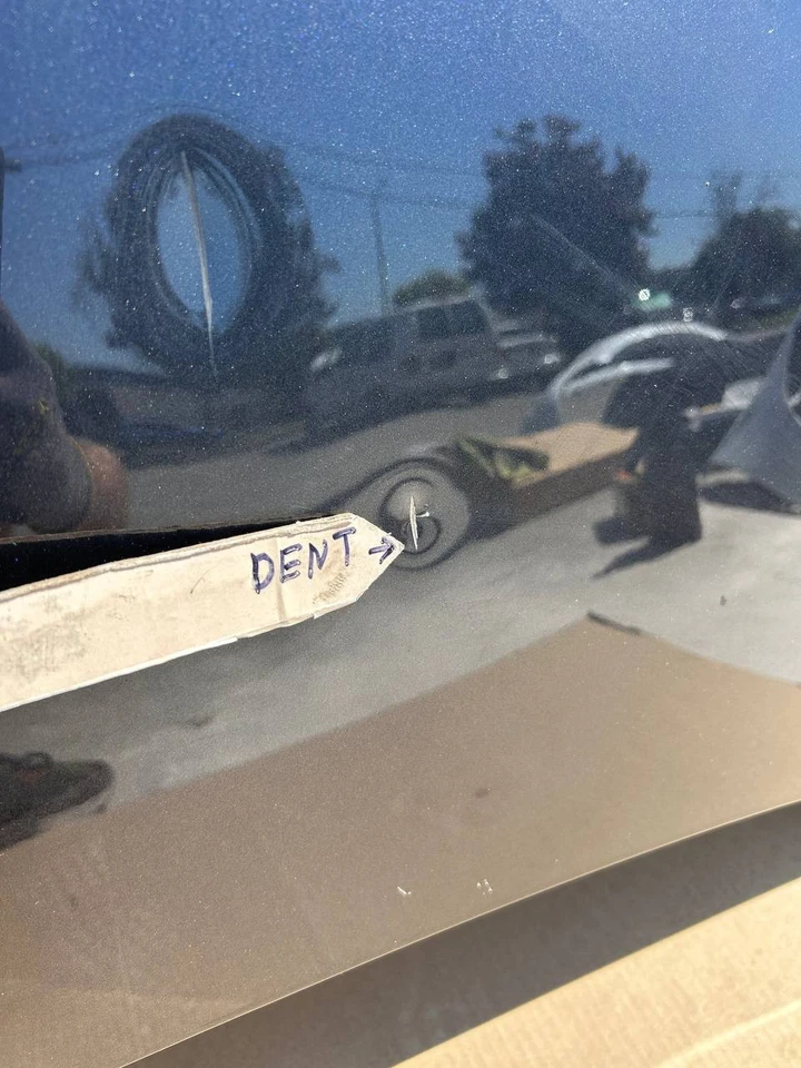 Cubierta de panel de capó delantero OEM 2024-2025 Tesla Modelo 3 con abolladura Foto 3 de 4