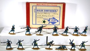 VINTAGE FLAT KILIA KIELER ZINNFIGUREN WW1 French infantry grenade attack,