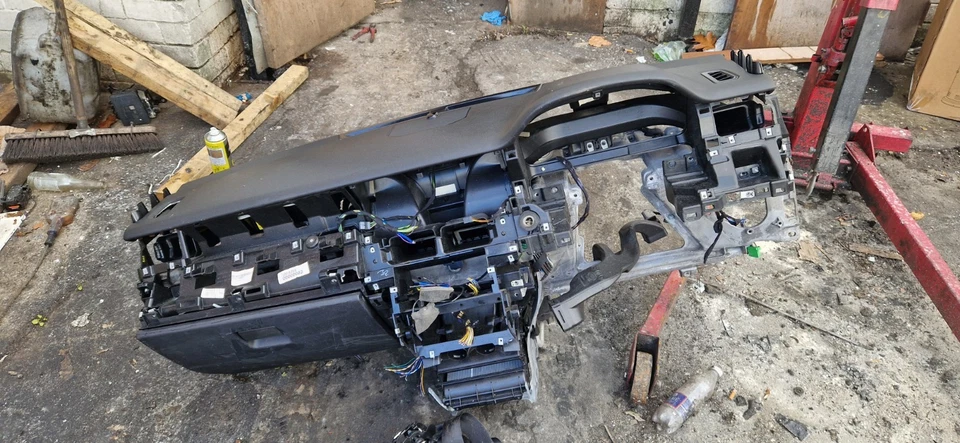 Land Rover Discovery 2017 Dashboard with Seatbelt KIT. Genuine. - Image 2 of 4