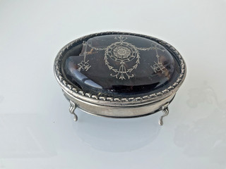Antique Silver Jewellery Box maker William Comyns 146 grms total.