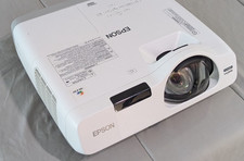 Epson PowerLite 535W 3400 Lumens Short Throw LCD Projector 659 LAMP HOURS 