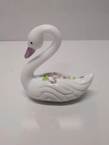 Fenton Violets In The Snow White Milk Glass Swan Figurine Signed By M. Duff