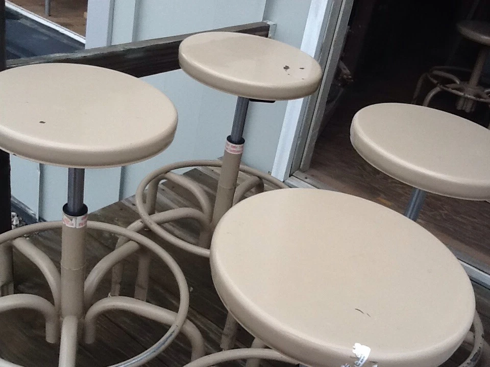 4 taburetes industriales de metal Bio-Fit vintage - asientos de 20" a 26" - 13" Foto 2 de 4