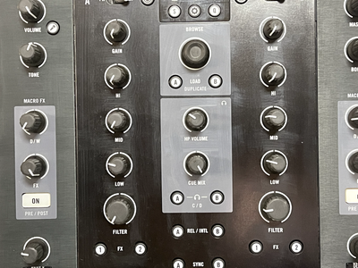 Native Instruments Traktor Kontrol Z2 DJ Mixer 2-channel DVS Used 