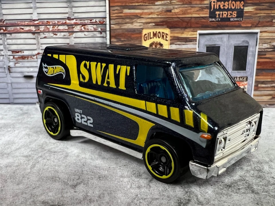 🔥🔥🔥Hot Wheels Super Van HW City SWAT  Unit 822 C16🔥🔥🔥 - Image 3 of 4
