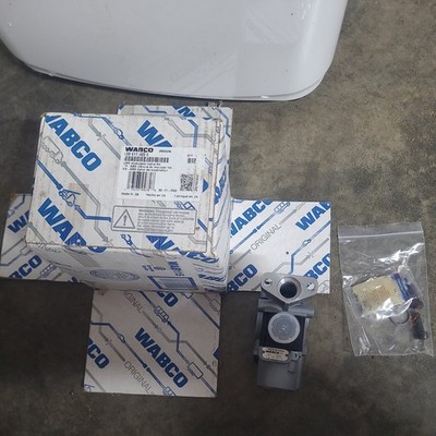 4006110030 Abs Modulator Valve Bayonet Style Connector, Includes Bol for Wabco
