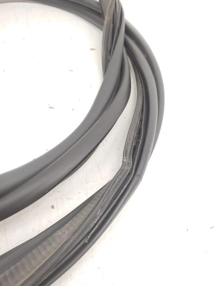 2017-2023 JEEP COMPASS TAILGATE LIFTGATE BACK DOOR WEATHERSTRIP SEAL OEM - Image 3 of 4