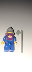 LEGO YELLOW CASTLE 375,6075 BLUE CROWN KNIGHT w/axe ARMSMAN MINIFIGURE