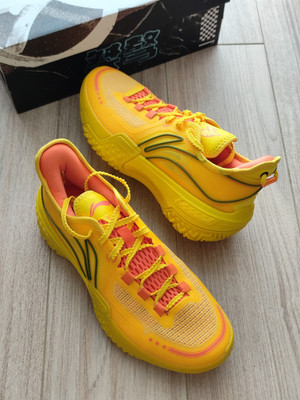Li-Ning Jie Ao Low 'Heart Flame'
