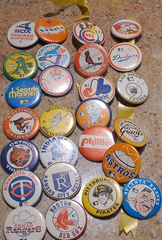 1977 Vintage MLB Team Logo Pinback Buttons Mixed Lot - All 26 teams