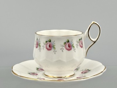 Vintage Elizabethan Taylor & Kent Teetasse und Untertasse England weiß mit Rosen