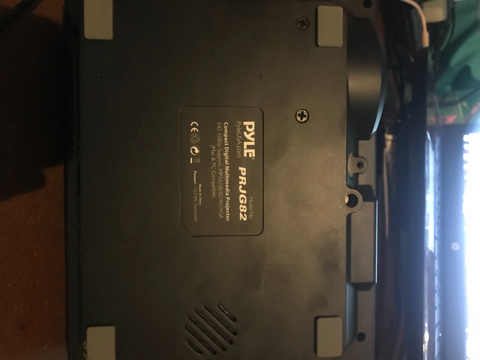 Pyle PRJG82 1080p HD Compact Digital Multimedia Projector