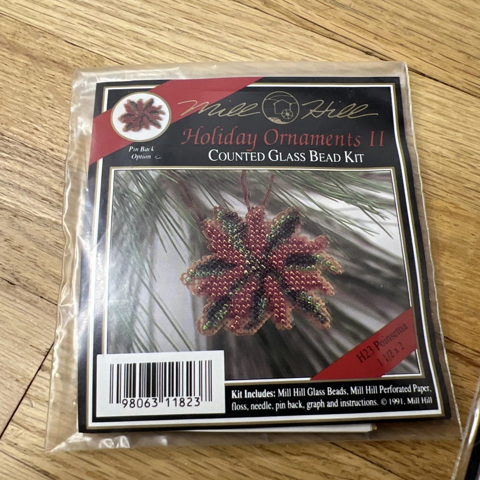 2 - 1991 Mill Hill Holiday Ornament Kit de cuentas de vidrio contado Poinsettia Cardinal Foto 2 de 4