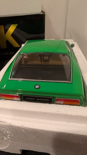 KKDC180384 KK scale 1:18 Alfa Romeo Montreal 1970 green model car4 - Picture 8 of 14
