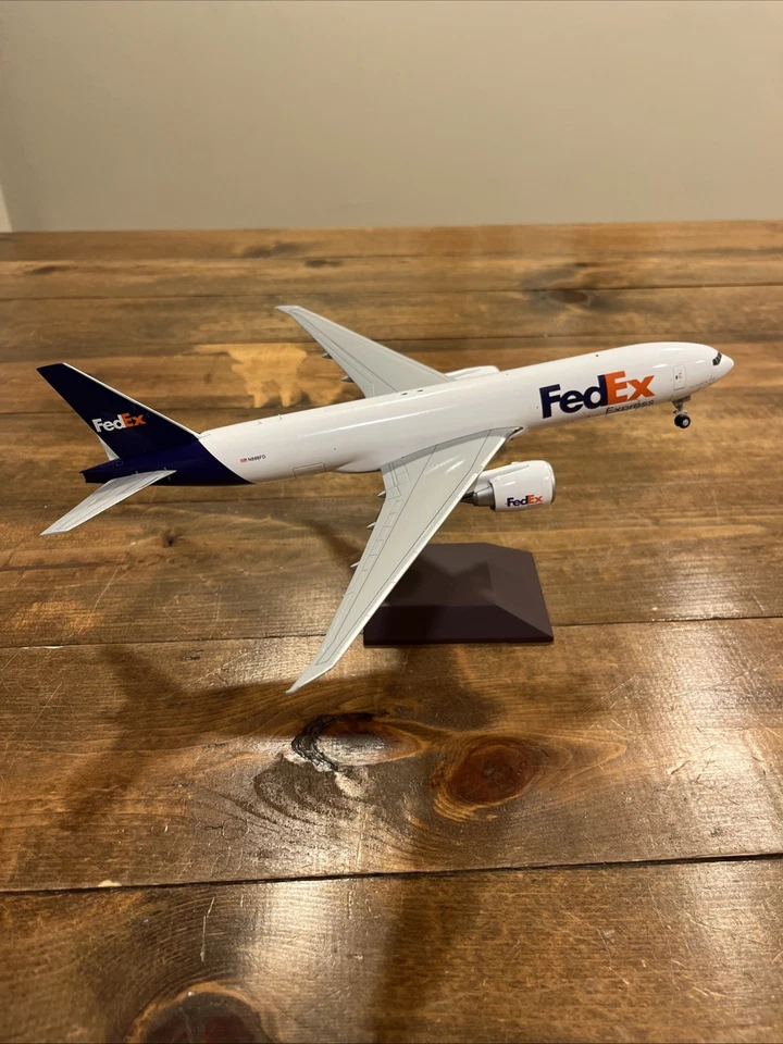 Modelo de avión fundido a presión Gemini 200 FedEx Express Boeing 777F 1:200 G2FDX951 Foto 4 de 4
