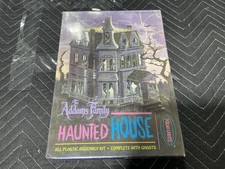 Polar Lights Addams Family Haunted House Mode...