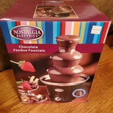 NOSTALGIA ELECTRICS Fontaine a Fondue CHOCOLATE FONDUE FOUNTAIN 24 OZ 3-TIER 