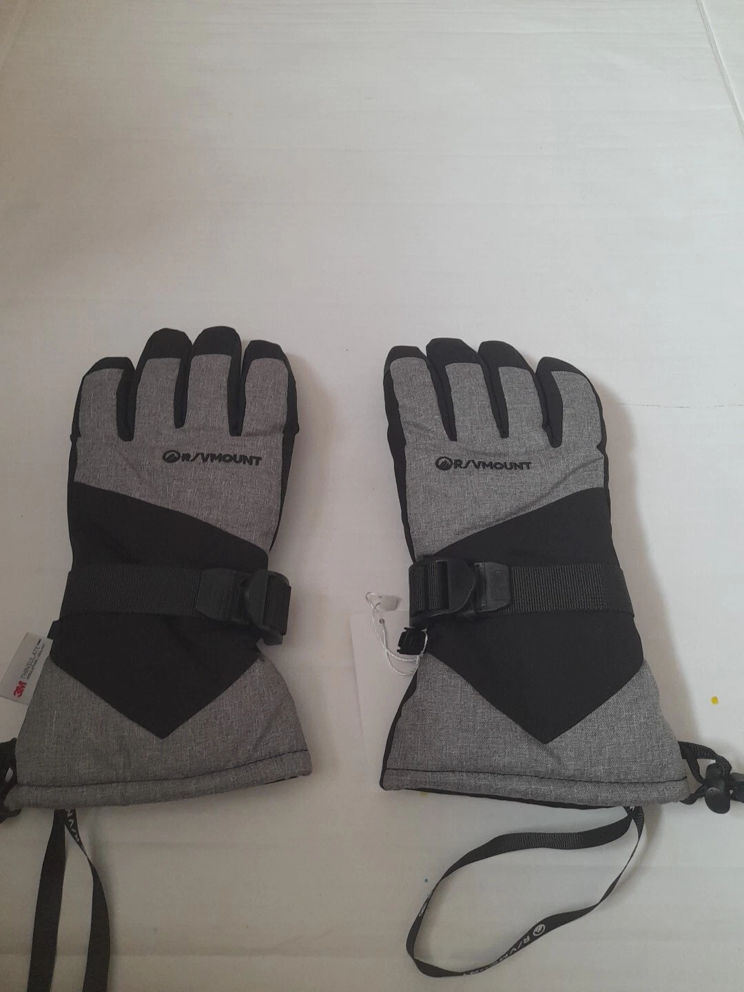 R/Vmount Winter Gloves Medium Grey Black Ski Snow BNWT Freepost