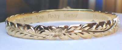 ZITAT 8 MM BM 14K GELBGOLD PERSONALISIERTER HAWAIIANISCHER ROYAL MAILE PLUMERIA ARMREIF
